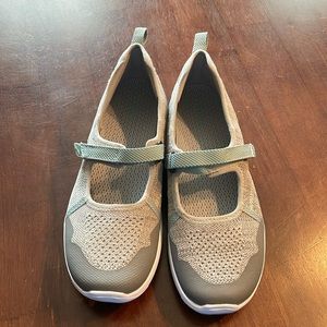 NWOT L.L. Bean Shoes Size 9